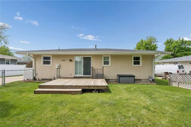 1840 Daleview Dr, Marion, IA 52302