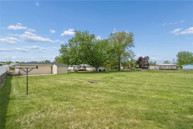 1840 Daleview Dr, Marion, IA 52302