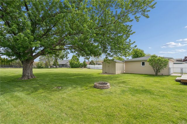 1840 Daleview Dr, Marion, IA 52302