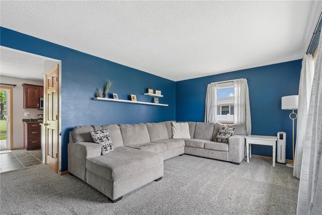 1840 Daleview Dr, Marion, IA 52302