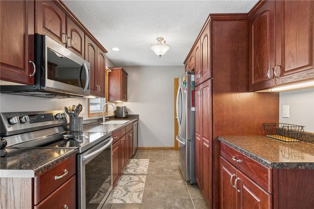 1840 Daleview Dr, Marion, IA 52302