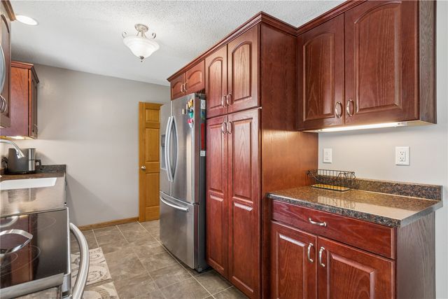 1840 Daleview Dr, Marion, IA 52302
