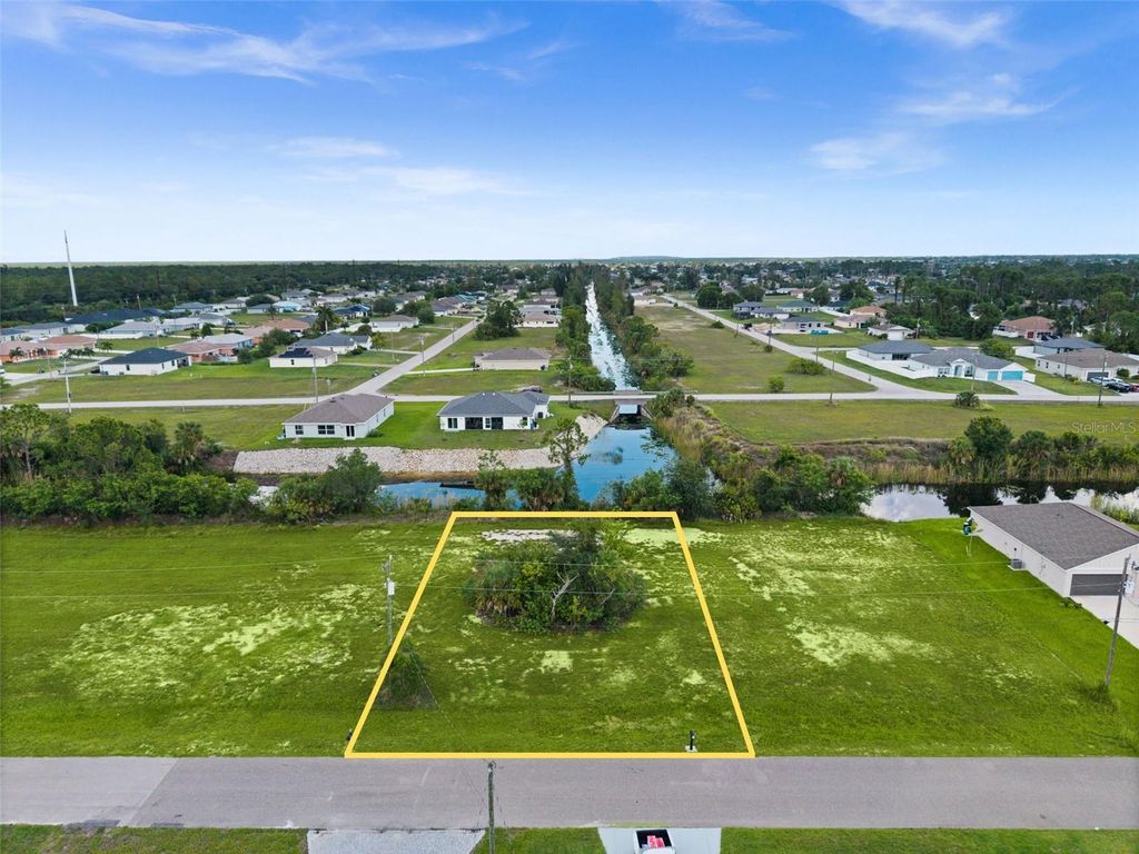 907 NE 32ND TERRACE, Cape Coral, FL 33909