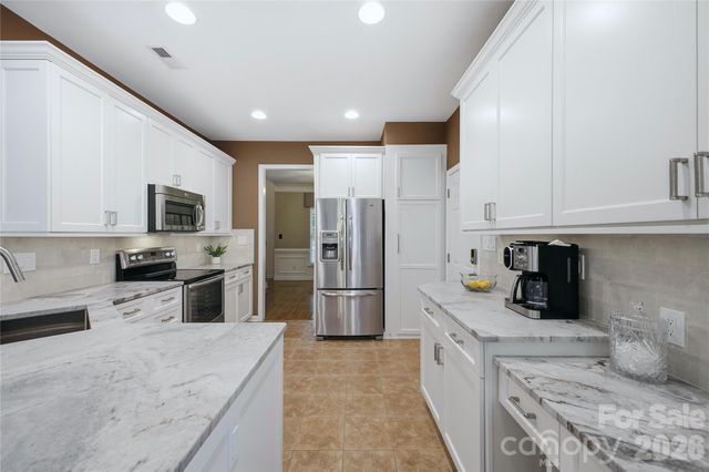 637 Falls Creek Court, Fort Mill, SC 29715