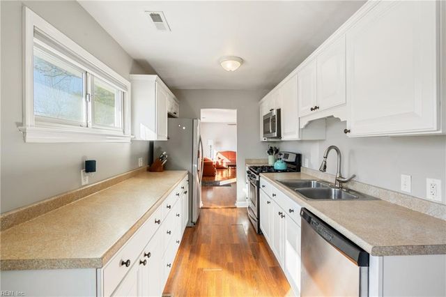 1324 River Oaks DR, Norfolk, VA 23502