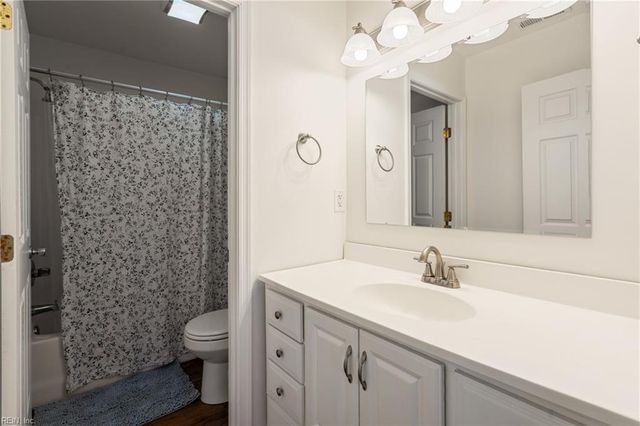 1324 River Oaks DR, Norfolk, VA 23502