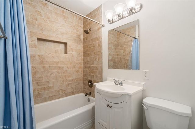 1324 River Oaks DR, Norfolk, VA 23502