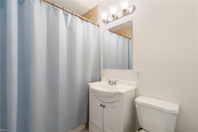 1324 River Oaks DR, Norfolk, VA 23502