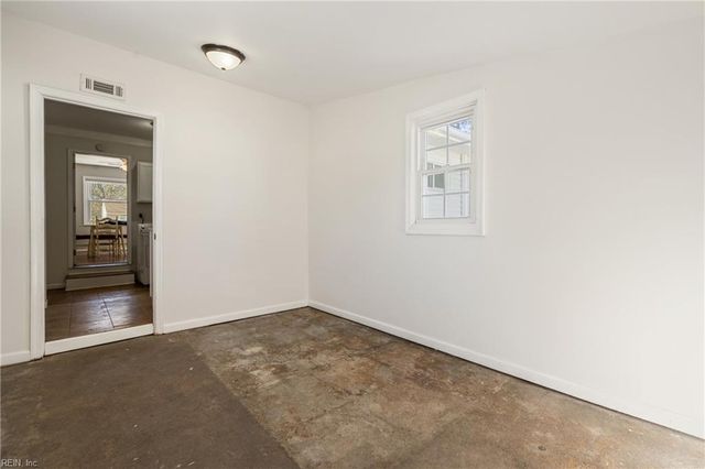 1324 River Oaks DR, Norfolk, VA 23502