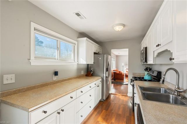 1324 River Oaks DR, Norfolk, VA 23502