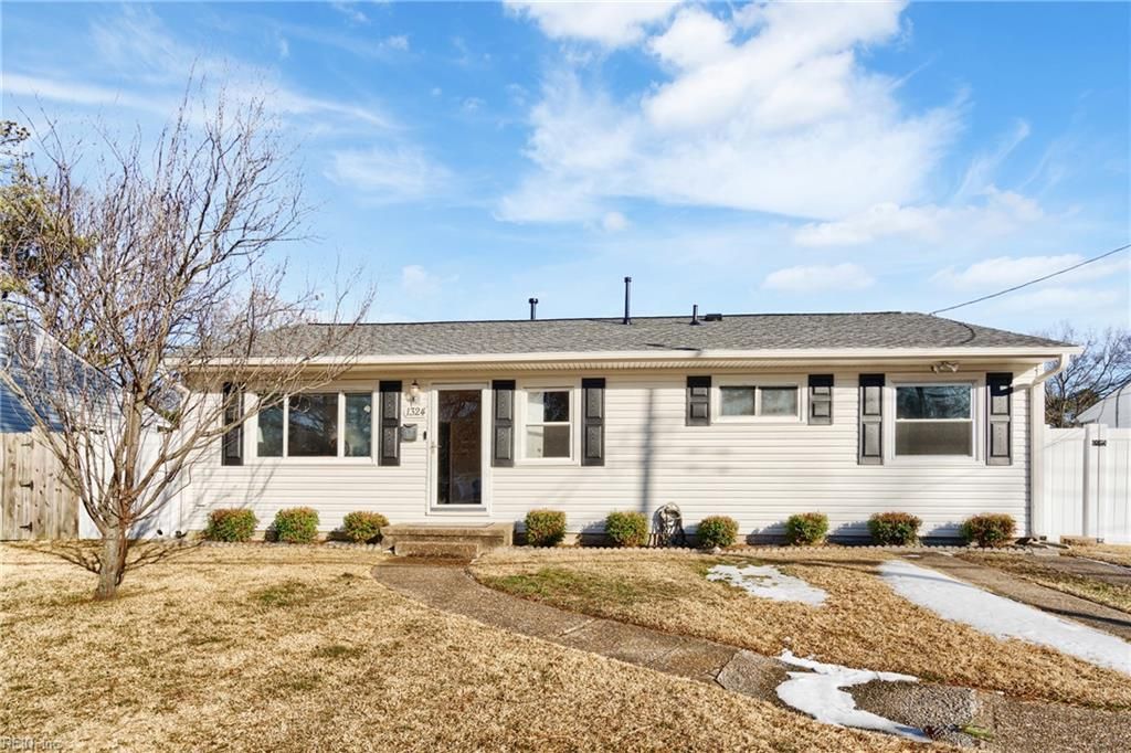 1324 River Oaks DR, Norfolk, VA 23502