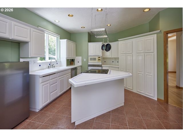 22874 Sw MARTIN Ct, Sherwood, OR 97140