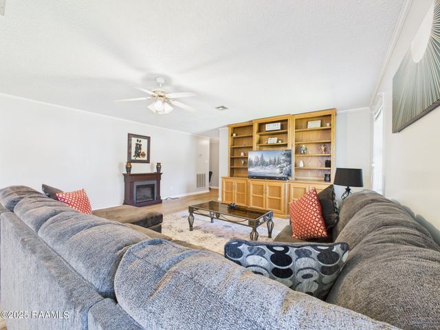 113 Kingswood Drive, Lafayette, LA 70501