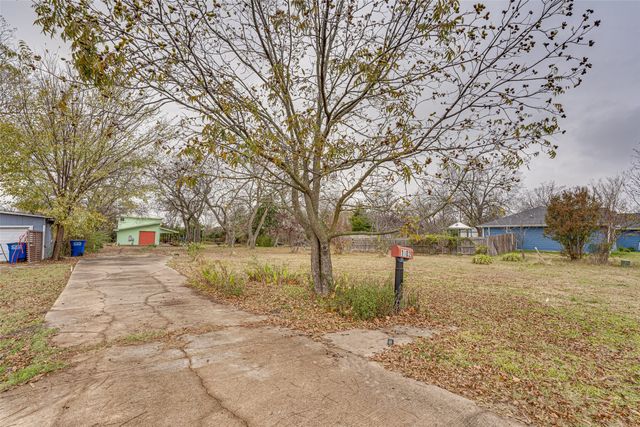 1002 S Main Street, Farmersville, TX 75442