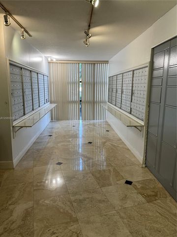 800 Parkview Dr 502, Hallandale Beach, FL 33009