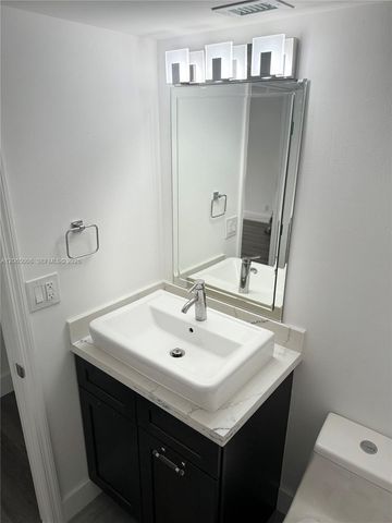 800 Parkview Dr 502, Hallandale Beach, FL 33009