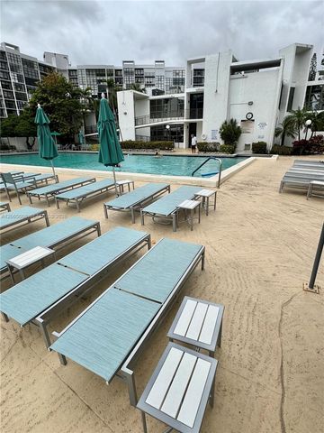 800 Parkview Dr 502, Hallandale Beach, FL 33009