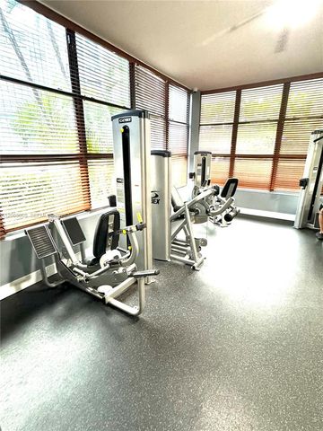 800 Parkview Dr 502, Hallandale Beach, FL 33009
