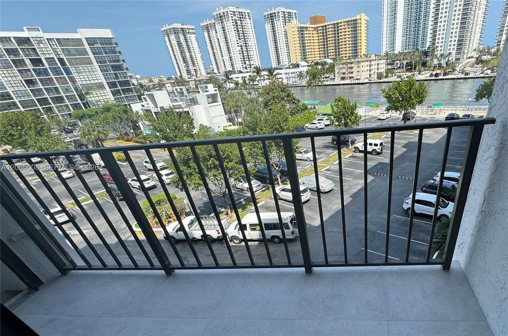 800 Parkview Dr 502, Hallandale Beach, FL 33009