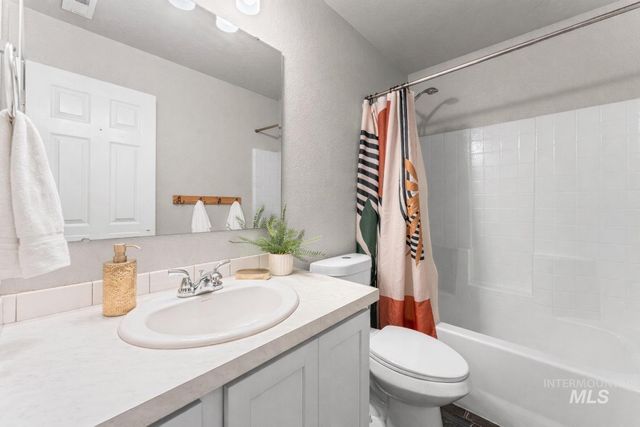 4319 Bainbridge St, Caldwell, ID 83607