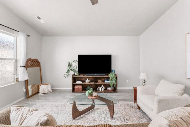 4319 Bainbridge St, Caldwell, ID 83607