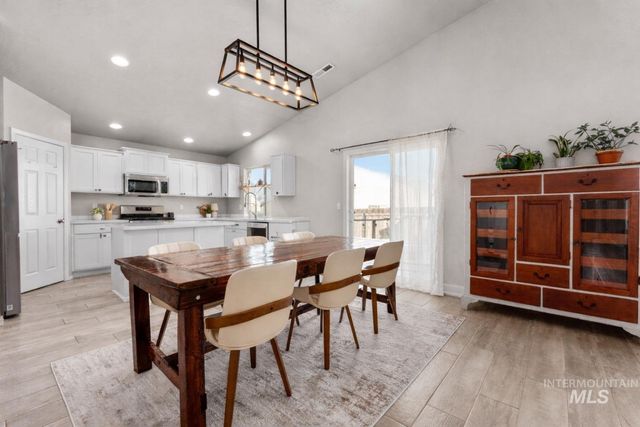 4319 Bainbridge St, Caldwell, ID 83607