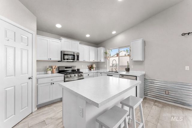 4319 Bainbridge St, Caldwell, ID 83607