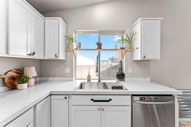 4319 Bainbridge St, Caldwell, ID 83607