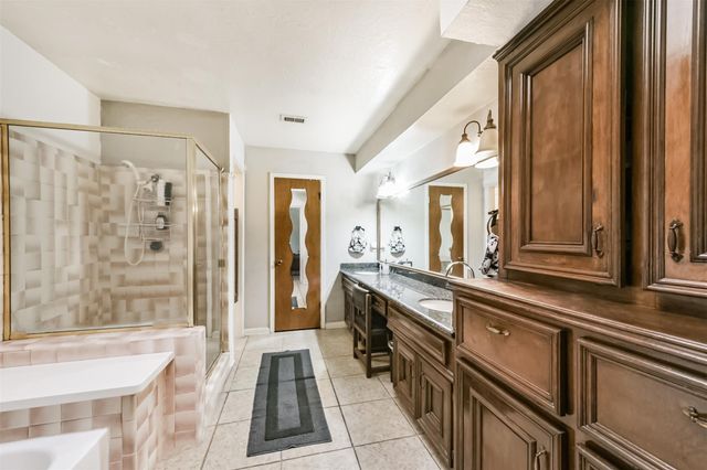 338 Grand Oaks Boulevard, Houston, TX 77015