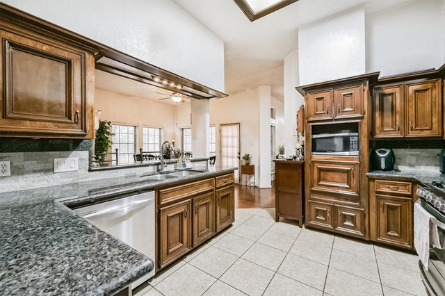 338 Grand Oaks Boulevard, Houston, TX 77015