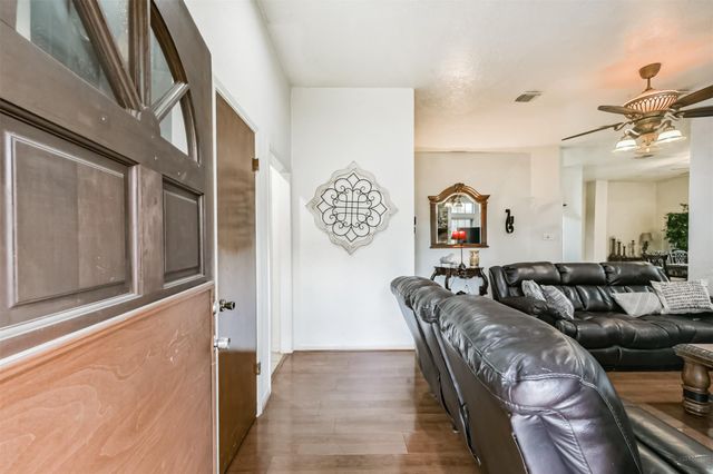 338 Grand Oaks Boulevard, Houston, TX 77015