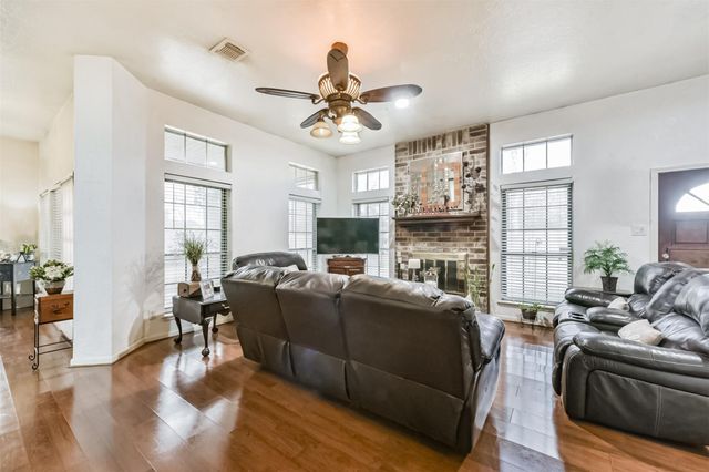 338 Grand Oaks Boulevard, Houston, TX 77015