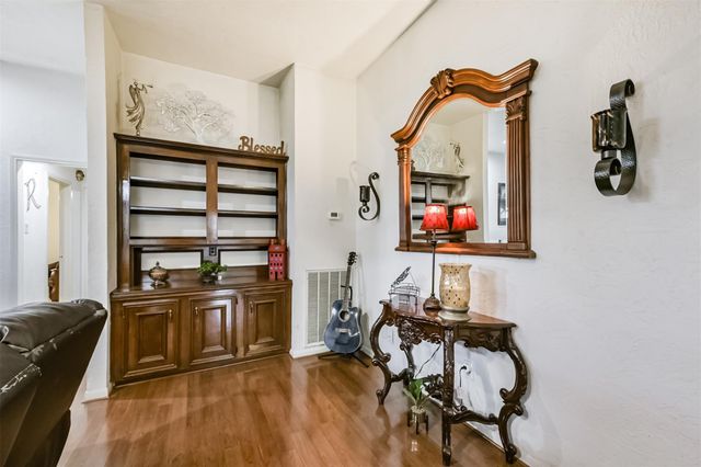 338 Grand Oaks Boulevard, Houston, TX 77015