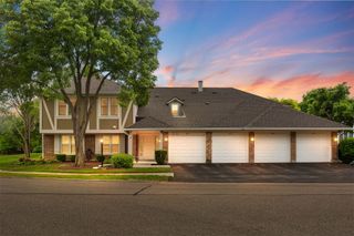 295 Coventry Circle 295, Vernon Hills, IL 60061