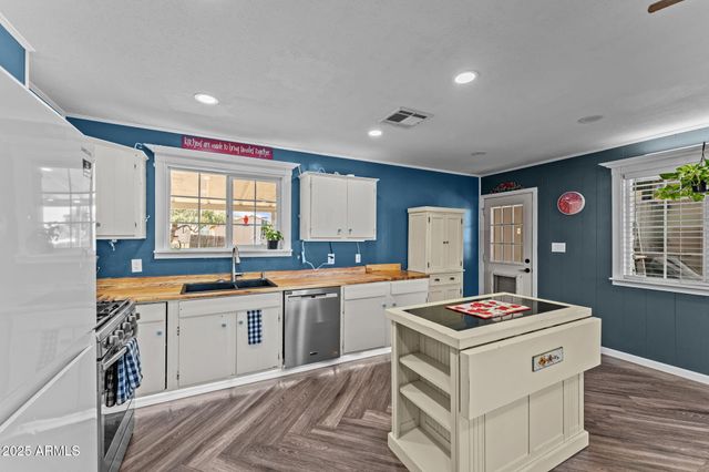 20641 E SQUAW VALLEY Road, Black Canyon City, AZ 85324