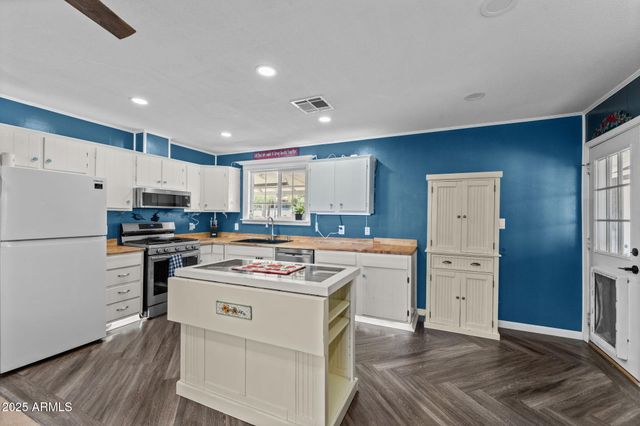 20641 E SQUAW VALLEY Road, Black Canyon City, AZ 85324