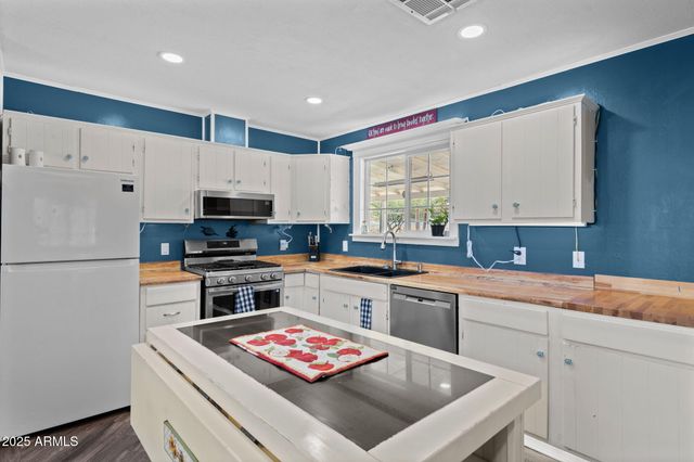 20641 E SQUAW VALLEY Road, Black Canyon City, AZ 85324