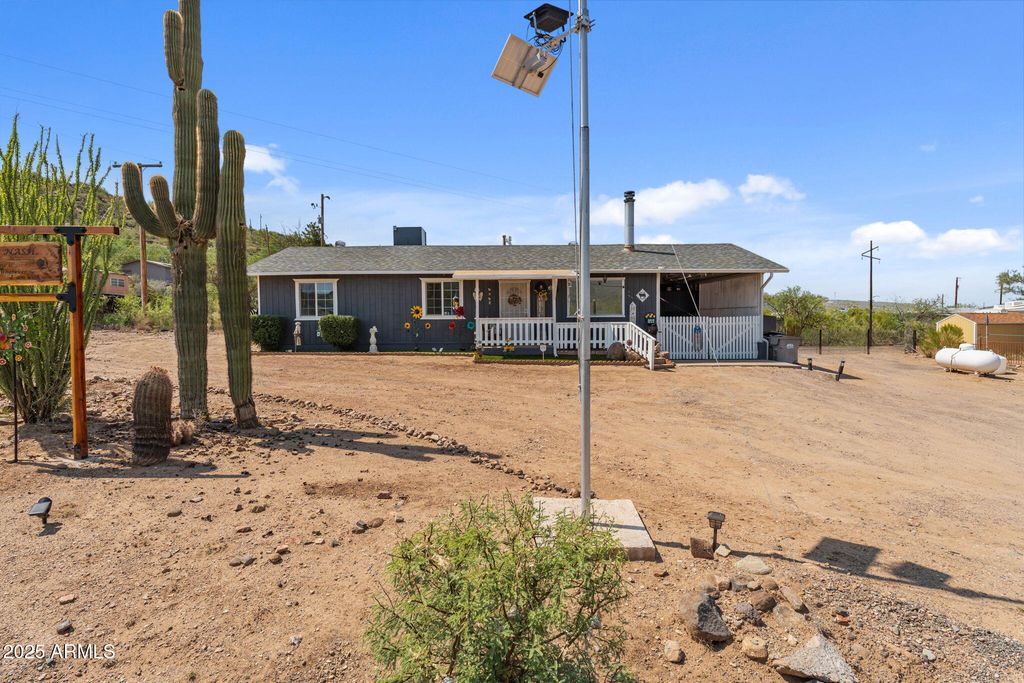 20641 E SQUAW VALLEY Road, Black Canyon City, AZ 85324