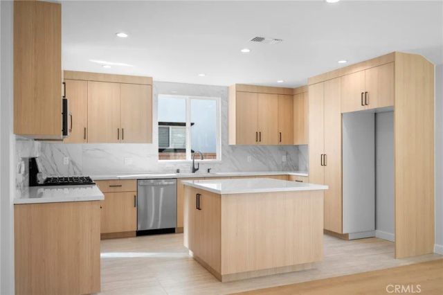 16057 Knapp, North Hills, CA 91343