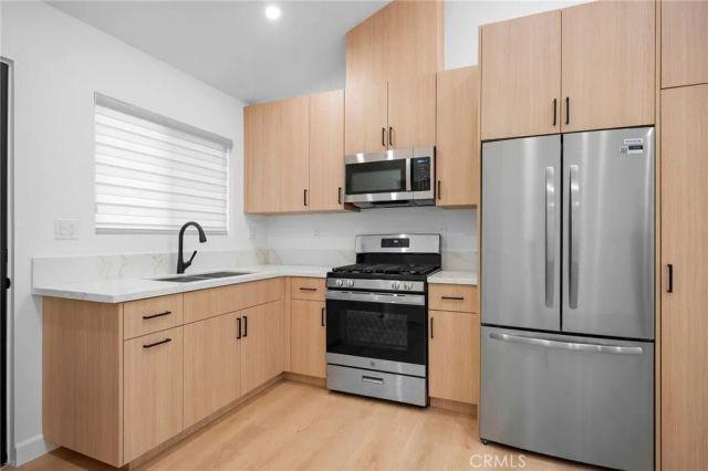 16057 Knapp, North Hills, CA 91343