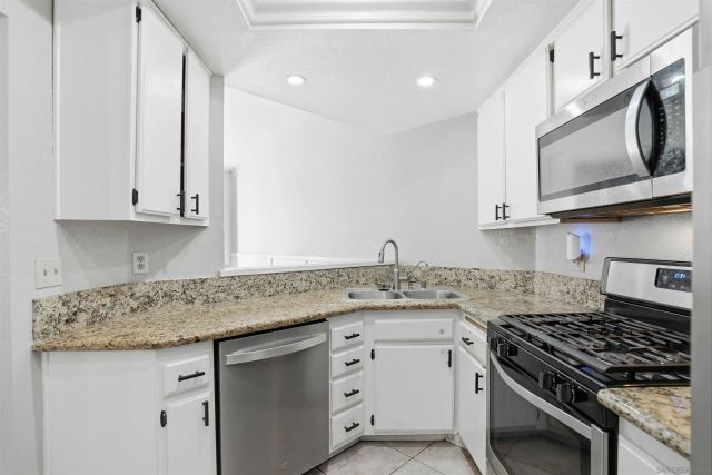 998 Hillcrest St, Hemet, CA 92545