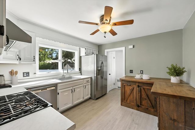 95 Field Rd, Longmeadow, MA 01106
