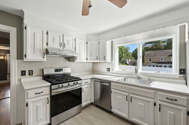 95 Field Rd, Longmeadow, MA 01106