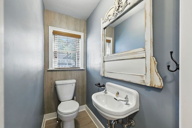95 Field Rd, Longmeadow, MA 01106