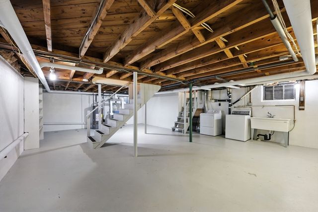 95 Field Rd, Longmeadow, MA 01106
