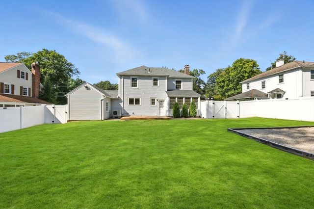 95 Field Rd, Longmeadow, MA 01106