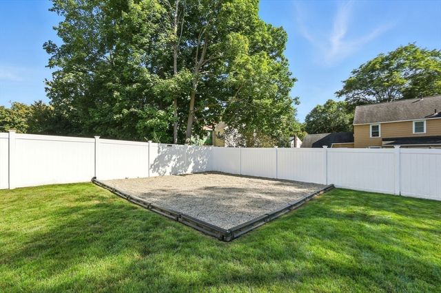 95 Field Rd, Longmeadow, MA 01106