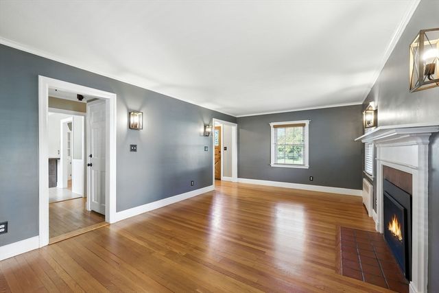 95 Field Rd, Longmeadow, MA 01106