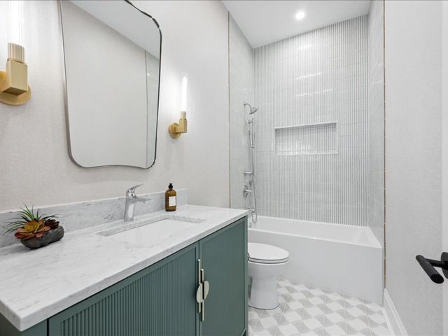 1433 W Cortez Street 3, Chicago, IL 60622