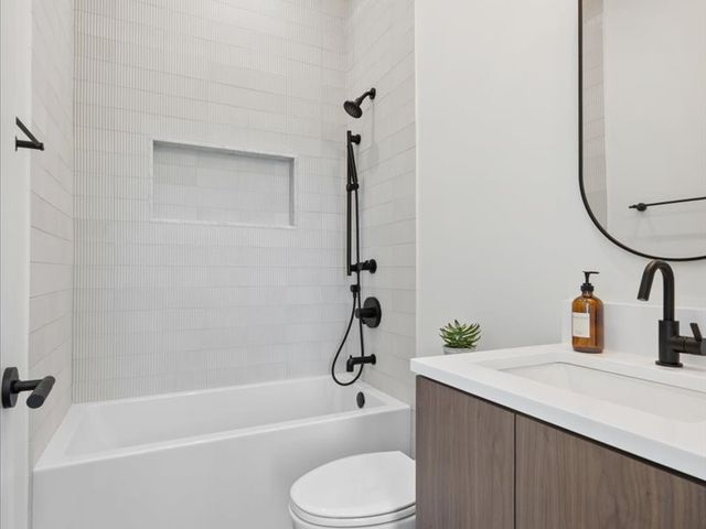 1433 W Cortez Street 3, Chicago, IL 60622